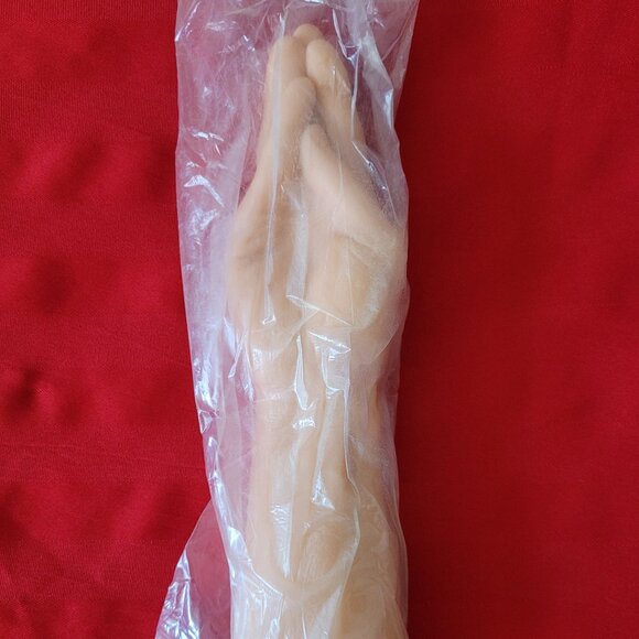 BRAND NEW, SPECIAL F/X, FILM PROP HAND, STILL SEALED!!! - Picture 4 of 4